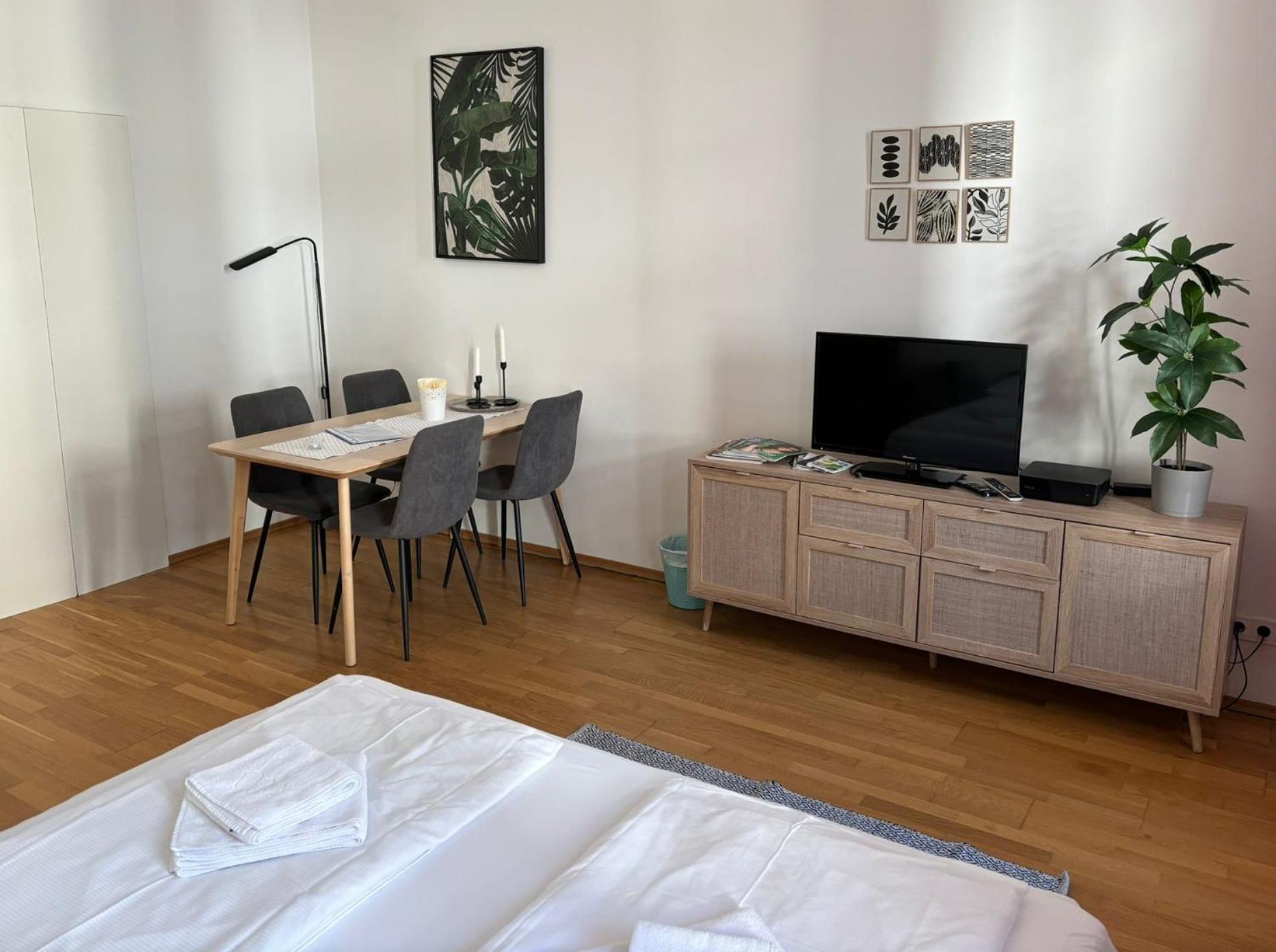Casa Nostra - Helle Wohnung - Direkt Am Augarten Viena Exterior foto